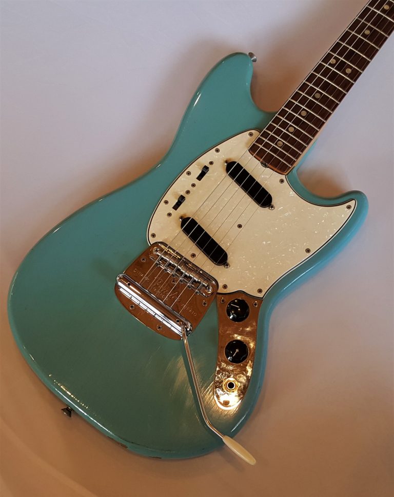 Fender Mustang