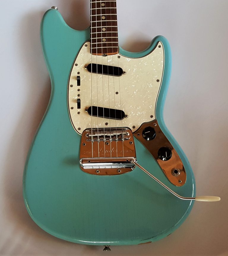 Fender Mustang